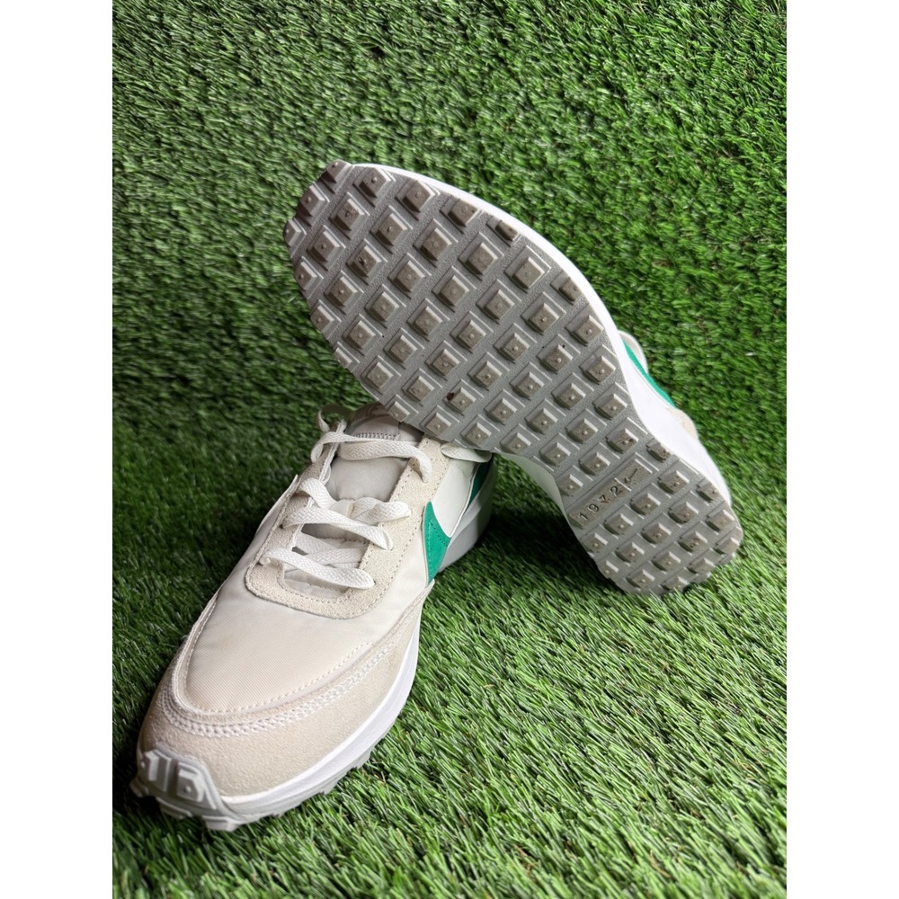 Nike Waffle Debut Womens White Sail Green Retro Run Shoes FQ8890-100 Size 10.5 - Picture 7 of 9